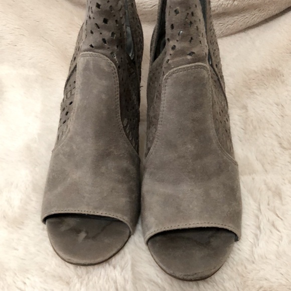 Carlos Women’s Libbie Booties with 4” Covered Heel, Size 8 in Doe - Picture 3 of 7